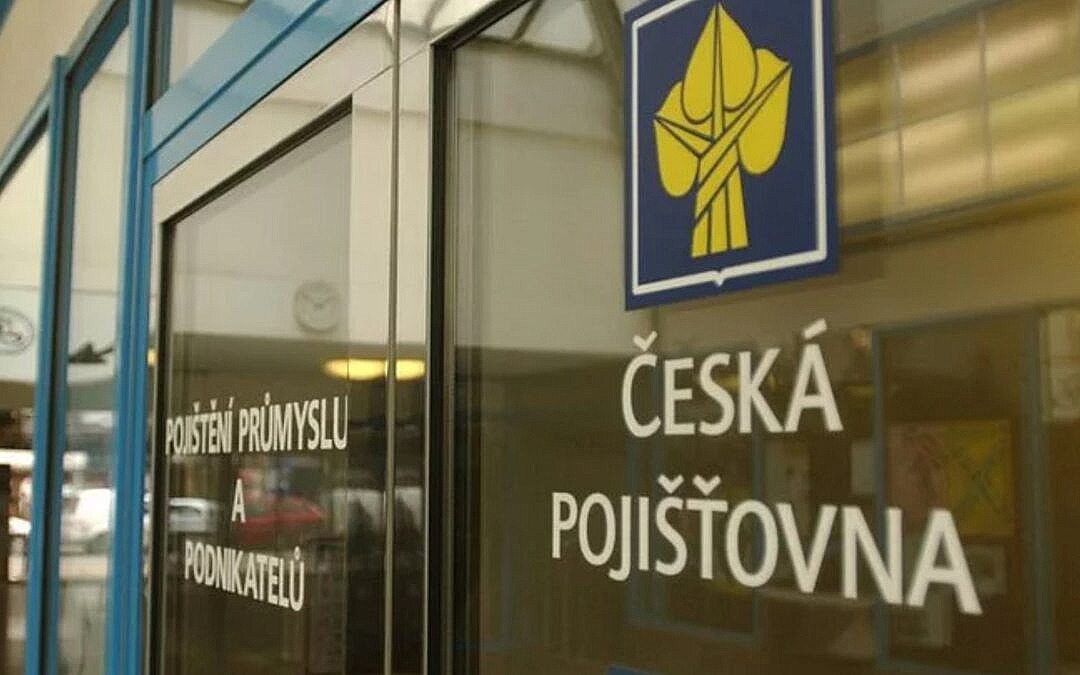 Tisíce smluv České pojišťovny jsou neplatné, rozhodl arbitr
